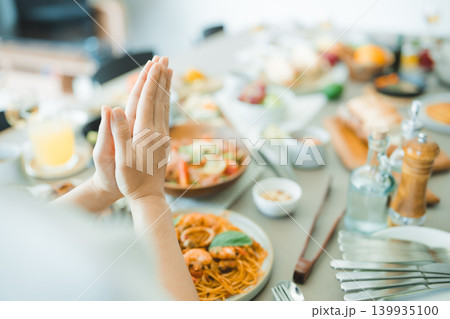 食事前の感謝の祈り 食事前の感謝の祈り 139935100