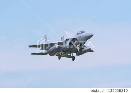 着陸態勢の第303飛行隊のF-15ⅮJ 着陸態勢の第303飛行隊のF-15ⅮJ 139936819