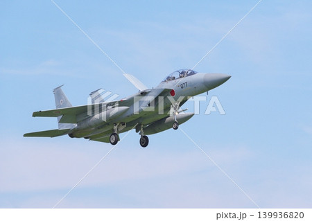 着陸態勢の第303飛行隊のF-15ⅮJ 着陸態勢の第303飛行隊のF-15ⅮJ 139936820