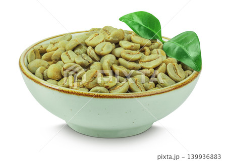 Green coffee beans in ceramic bowl isolated on white background 139936883