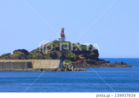 海岸風景・鳥居崎灯台(国道101号線・五能線・青森県北浦町) 海岸風景・鳥居崎灯台(国道101号線・五能線・青森県北浦町) 139937639