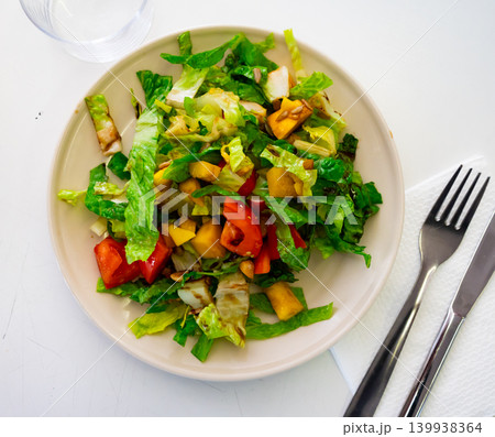 Fresh vegetable salad with tomato and mango 139938364