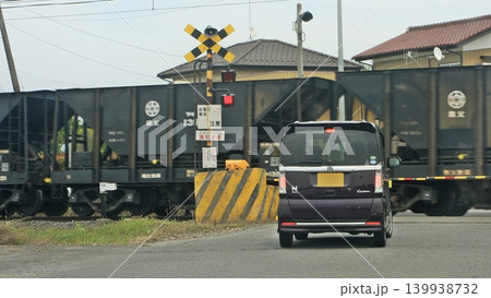 秩父鉄道(2023.5.25) 三ヶ尻線 貨物列車ヲクが通過 踏切番号は33 秩父鉄道(2023.5.25) 三ヶ尻線 貨物列車ヲクが通過 踏切番号は33 139938732