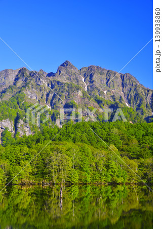 戸隠山と鏡池 139938860