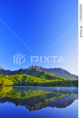 戸隠山と鏡池 戸隠山と鏡池 139938890