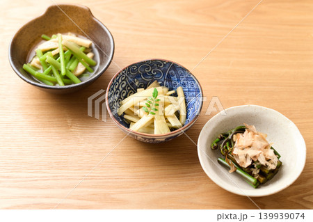 山菜料理(赤みずのお浸し 山うどの酢味噌和え わらびのお浸し) 山菜料理(赤みずのお浸し 山うどの酢味噌和え わらびのお浸し) 139939074