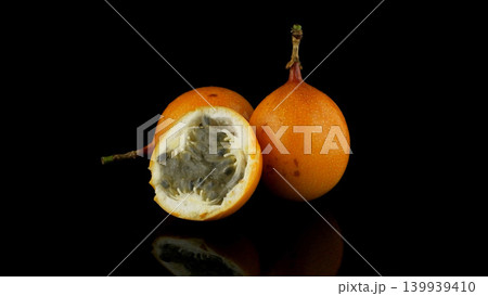 Passion fruit maracuja granadilla 139939410