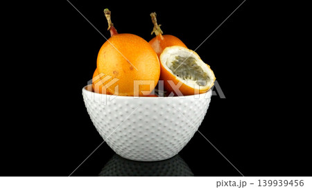 Passion fruit maracuja granadilla Passion fruit maracuja granadilla 139939456