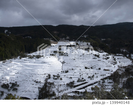 雪の中田の棚田 139940148
