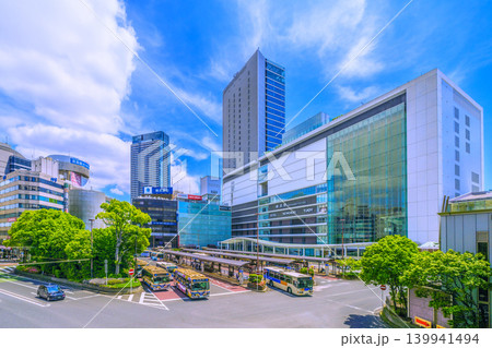 日本の横浜都市景観5月25日。JR横浜駅(西口)やJR横浜タワー、タワーマンションなどを望む 日本の横浜都市景観5月25日。JR横浜駅(西口)やJR横浜タワー、タワーマンションなどを望む 139941494