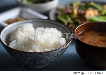 食卓風景　ごはん　和食 139943074