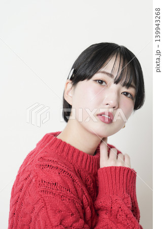 魅力的な美しい20代の若い女性 ポートレート写真 139943268