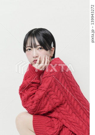 魅力的な美しい20代の若い女性 ポートレート写真 魅力的な美しい20代の若い女性 ポートレート写真 139943272