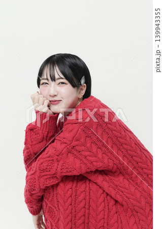 魅力的な美しい20代の若い女性 ポートレート写真 魅力的な美しい20代の若い女性 ポートレート写真 139943355