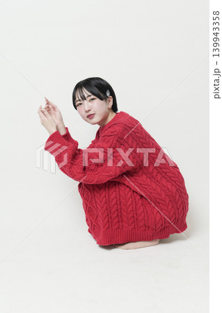 魅力的な美しい20代の若い女性 ポートレート写真 魅力的な美しい20代の若い女性 ポートレート写真 139943358