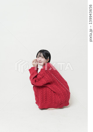 魅力的な美しい20代の若い女性 ポートレート写真 魅力的な美しい20代の若い女性 ポートレート写真 139943656
