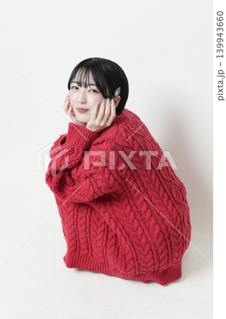 魅力的な美しい20代の若い女性 ポートレート写真 魅力的な美しい20代の若い女性 ポートレート写真 139943660