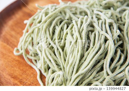 わかめ入り中華麺 139944827