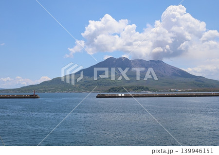 フェリーから見た桜島 139946151