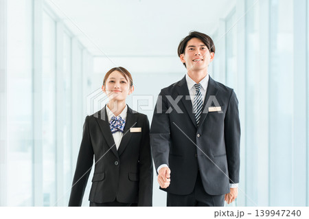 スーツを着た若い男女のアジア人ビジネスパーソン(ホテルマン,コンシェルジ,バンカー,コンサルタント) スーツを着た若い男女のアジア人ビジネスパーソン(ホテルマン,コンシェルジ,バンカー,コンサルタント) 139947240