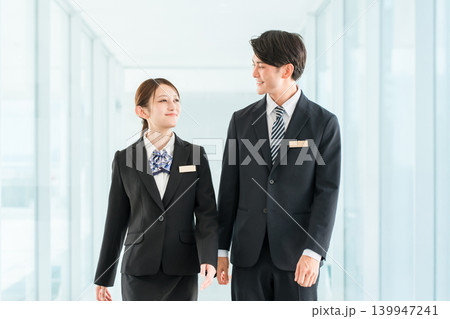 スーツを着た若い男女のアジア人ビジネスパーソン(ホテルマン,コンシェルジ,バンカー,コンサルタント) スーツを着た若い男女のアジア人ビジネスパーソン(ホテルマン,コンシェルジ,バンカー,コンサルタント) 139947241