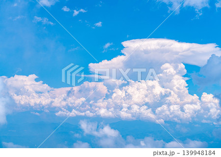 【夏素材】蝶ヶ岳山頂から見た夏のダイナミックな入道雲と青空【長野県】 【夏素材】蝶ヶ岳山頂から見た夏のダイナミックな入道雲と青空【長野県】 139948184