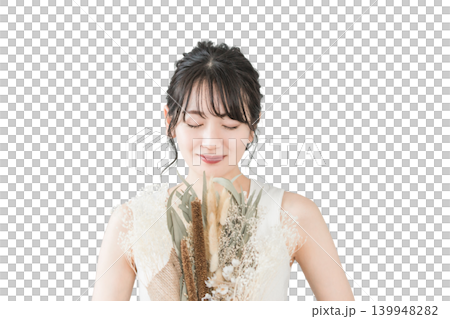 手捧花束的亞洲女性（新娘，婚禮） 139948282