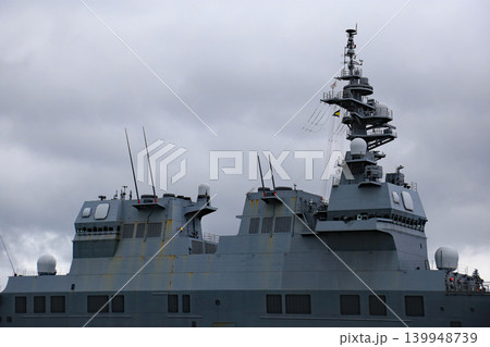 遊覧船から見えた係留中の護衛艦 139948739