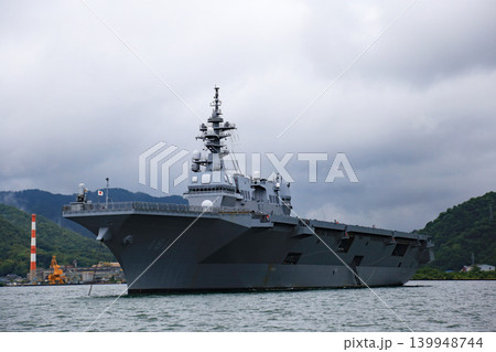 遊覧船から見えた係留中の護衛艦 遊覧船から見えた係留中の護衛艦 139948744