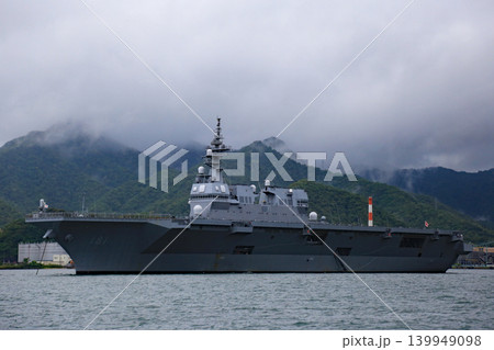 遊覧船から見えた係留中の護衛艦 遊覧船から見えた係留中の護衛艦 139949098