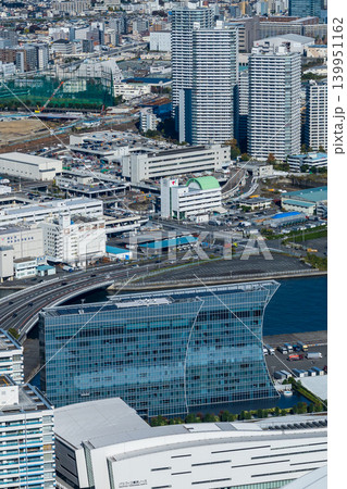 横浜ランドマークタワーから見下ろすパシフィコ横浜ノースと高層ビル群 横浜ランドマークタワーから見下ろすパシフィコ横浜ノースと高層ビル群 139951162