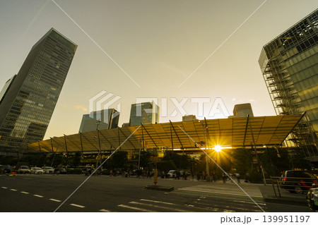 夕景の東京駅八重洲口周辺の風景 139951197