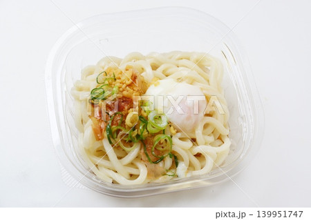 冷やし温玉ぶっかけうどん 冷やし温玉ぶっかけうどん 139951747