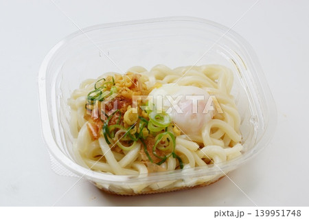 冷やし温玉ぶっかけうどん 冷やし温玉ぶっかけうどん 139951748