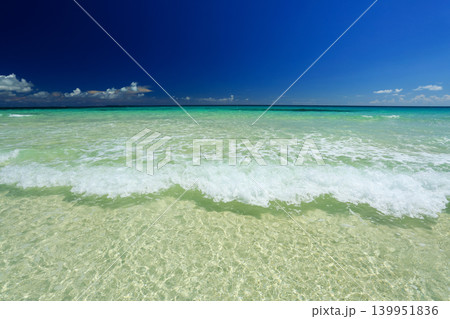 沖縄 透明度抜群の美しい海 沖縄 透明度抜群の美しい海 139951836