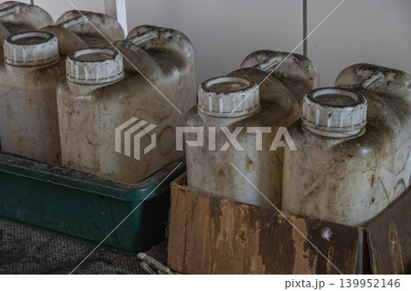 町の廃油回収ポリタンク 町の廃油回収ポリタンク 139952146