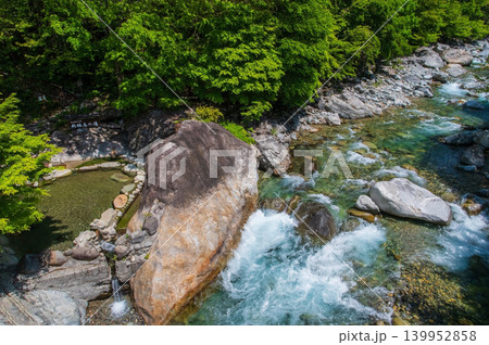 新緑シーズンの奥飛騨温泉郷「新穂高の湯」《岐阜県 高山市》 139952858