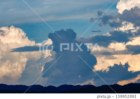 夏の積乱雲と山並み 写真 cumulonimbus sky 夏の積乱雲と山並み 写真 cumulonimbus sky 139952891