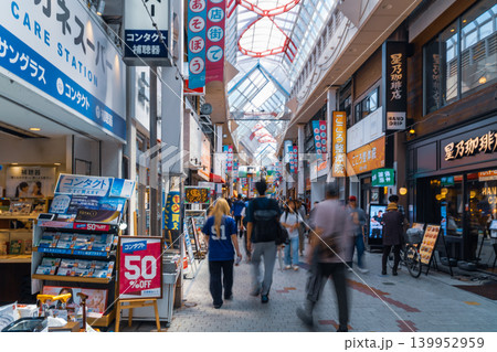 東京　阿佐ヶ谷駅前風景　阿佐ヶ谷パールセンター商店街 139952959
