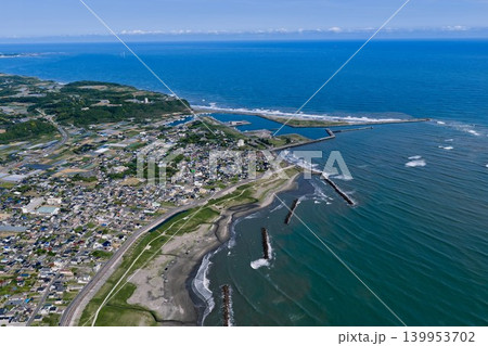 千葉県・飯岡漁港と太平洋沿岸を望む空撮風景 千葉県・飯岡漁港と太平洋沿岸を望む空撮風景 139953702