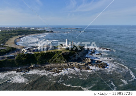 犬吠埼灯台と太平洋海岸を望む広角空撮風景 犬吠埼灯台と太平洋海岸を望む広角空撮風景 139953729
