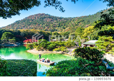 【特別名勝】栗林公園　晩秋の風景　飛猿巌から見た南湖2　香川県高松市 139955070
