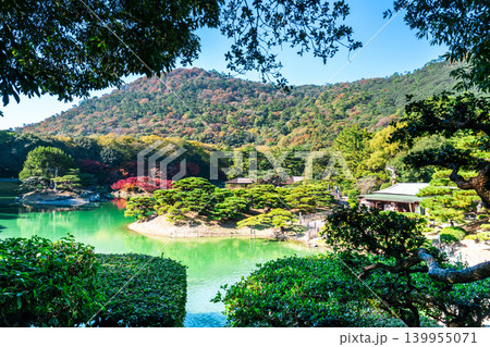 【特別名勝】栗林公園 晩秋の風景 飛猿巌から見た南湖1 香川県高松市 【特別名勝】栗林公園 晩秋の風景 飛猿巌から見た南湖1 香川県高松市 139955071