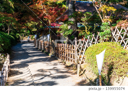 【特別名勝】栗林公園 晩秋の風景 紅葉と日暮亭4 香川県高松市 【特別名勝】栗林公園 晩秋の風景 紅葉と日暮亭4 香川県高松市 139955074