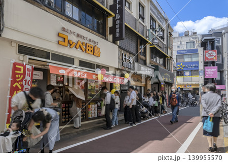 学芸大学駅前商店街のベーカリーとカフェ 学芸大学駅前商店街のベーカリーとカフェ 139955570