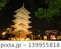 ライトアップされた五重塔 139955818