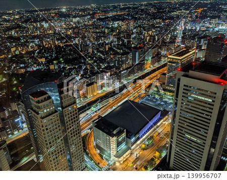 大都市の夜景と都市高速道路の光跡(横浜、東京、大阪) 大都市の夜景と都市高速道路の光跡(横浜、東京、大阪) 139956707