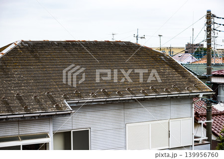 住宅のスレート屋根 139956760