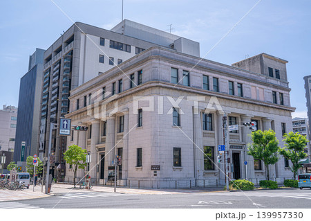 静岡銀行(旧本店)の歴史的な外観と呉服町交差点の風景【静岡県静岡市】 静岡銀行(旧本店)の歴史的な外観と呉服町交差点の風景【静岡県静岡市】 139957330