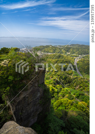 青空と雲が広がる鋸山からの東京湾風景 千葉県鋸南町 青空と雲が広がる鋸山からの東京湾風景 千葉県鋸南町 139957395